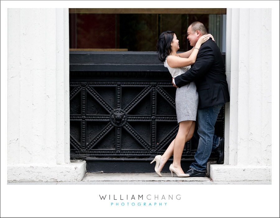 washington-square-park-engagement-photo-10