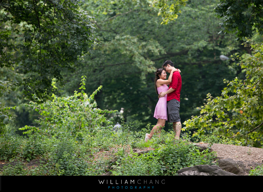 brooklyn-bridge-park-dumbo-engagement-photos-04