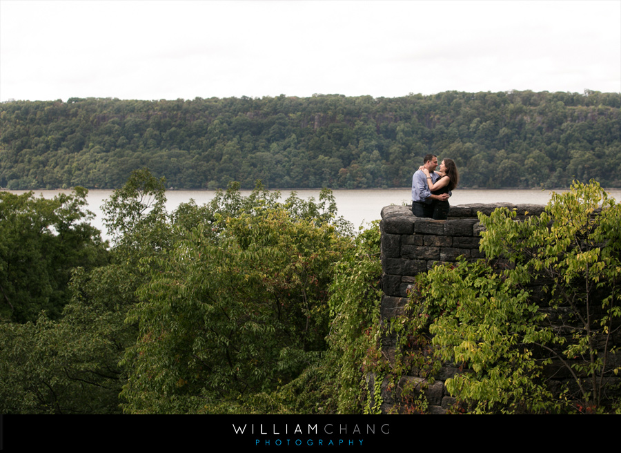 Fort-Tyron-Park-engagement-photos-01