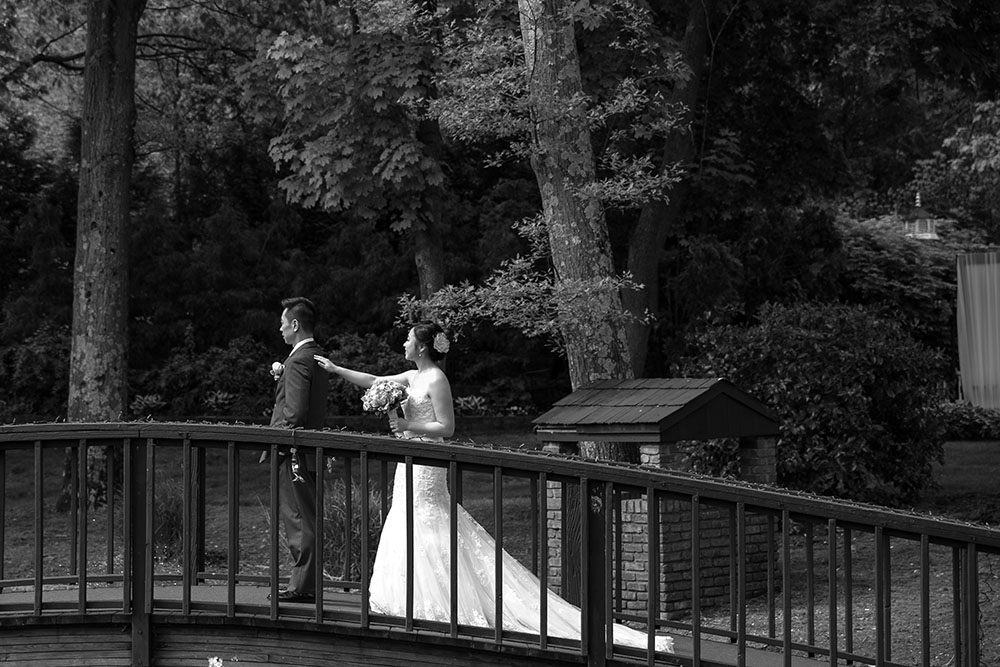 first-look-wedding-photo-02